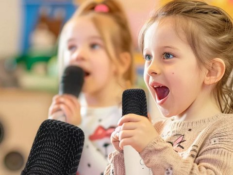Bezprzewodowy przenośny zestaw do karaoke głośnik bluetooth + 2x mikrofon