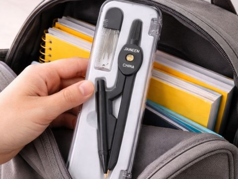 Cyrkiel szkolny z ołówkiem + grafit w etui zestaw geometryczny etui