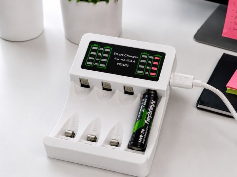 Ładowarka do akumulatorków aa aaa led + 4 akumulatorki aaa kabel usb-c