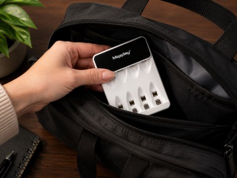 Ładowarka do akumulatorków aa aaa usb c lcd 4 sloty szybkie ładowanie