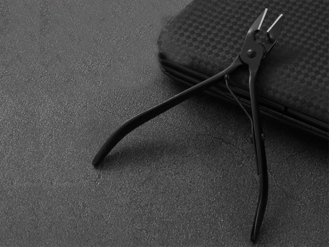 Zestaw do paznokci przybornik manicure pedicure etui cążki 18 elementów